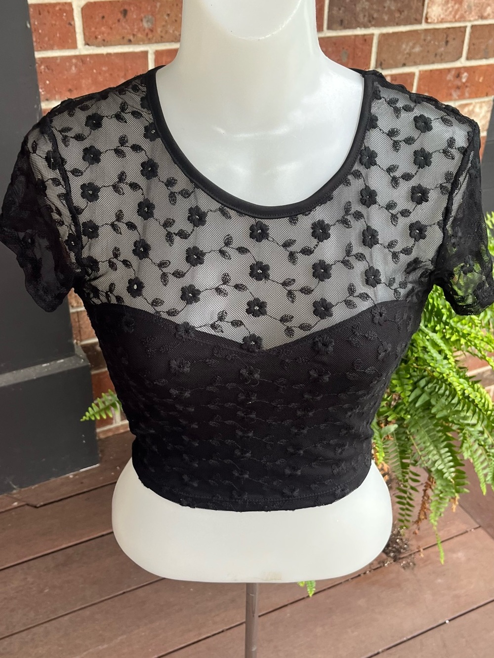 Pins & Needles Black Floral Lace Crop Top size S